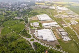 Nowa Hala Produkcyjna w CTPark Zabrze: Inwestycja w Przyszłość Przemysłu i Ekologii
