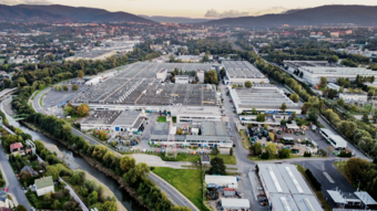 DL Invest Group sfinalizowała transakcję nabycia kompleksu produkcyjno-magazynowego typu brownfield o powierzchni 270 000 mkw. w Bielsku-Białej. Cena wynosi około 25 milionów euro.