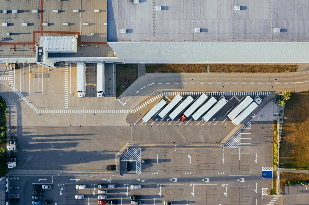 Największe Magazyny w Polsce: Kluczowe Centra Logistyczne i Parki Magazynowe