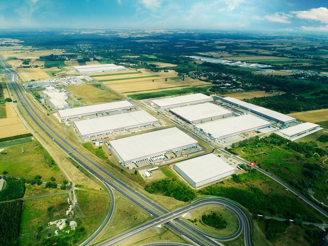 Segro przedłuża współpracę z Valeo w Strykowie – kluczowa lokalizacja dla logistyki i przemysłu motoryzacyjnego